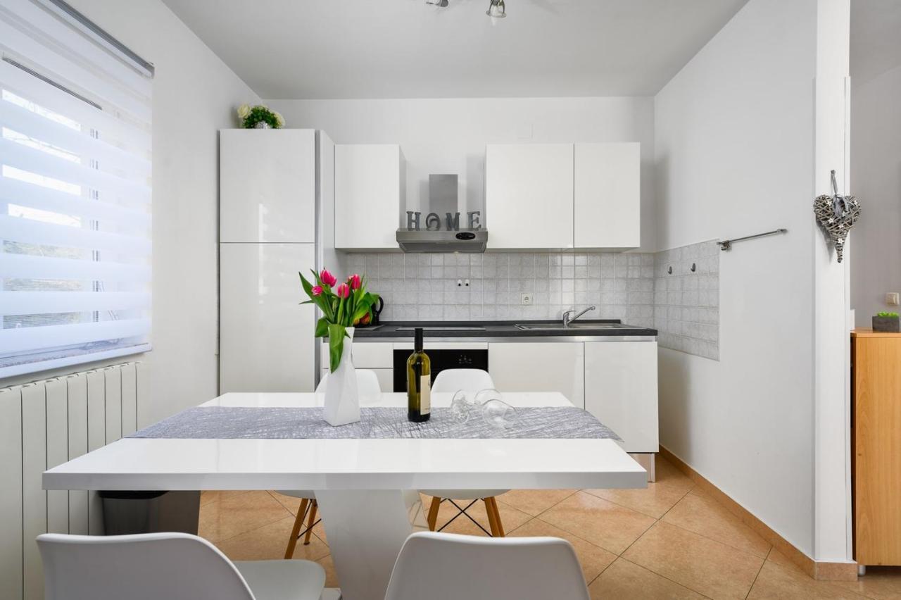 Bozica House With Apartments Murine المظهر الخارجي الصورة