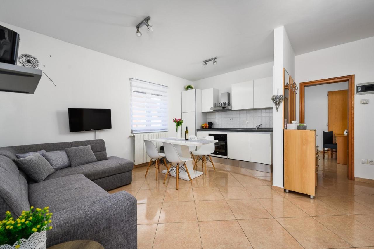 Bozica House With Apartments Murine المظهر الخارجي الصورة